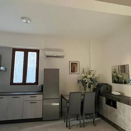 Ferienwohnung Bilocale Confortevole A Due Passi Dalla Stazione Florenz Exterior foto